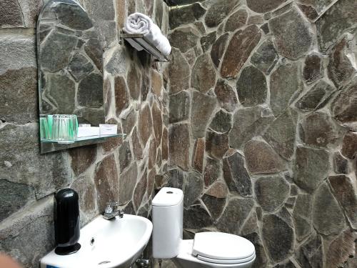 Ein Badezimmer in der Unterkunft Balkondes Kembanglimus