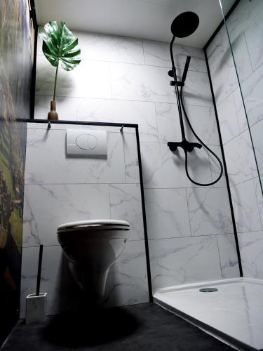 Ένα μπάνιο στο BOURGOGNE APPART HOTEL