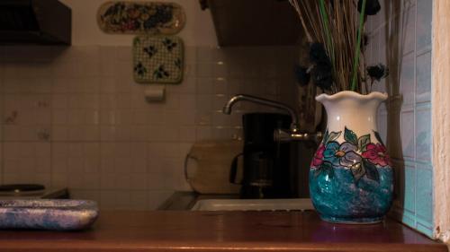 a vase sitting on a counter in a kitchen at Lefteris Studios in Lefokastro