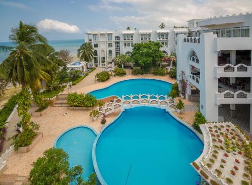 Bazén v ubytování Madinat Al Bahr Business & Spa Hotel nebo v jeho okolí