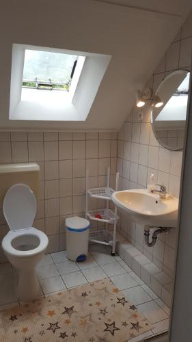 a bathroom with a toilet and a sink at Erika vendégház centrumban in Balatonkeresztúr