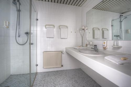 Phòng tắm tại Euro Park Hotel Hennef