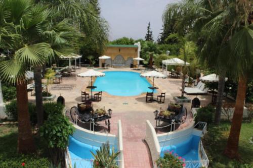 Tầm nhìn ra hồ bơi gần/tại Hotel Riad L' Arganier D' Or