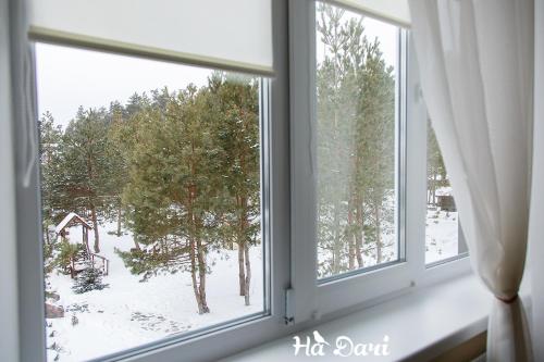 a window with a view of a snow covered yard at Комплекс На Дачі in Vyshpolʼ