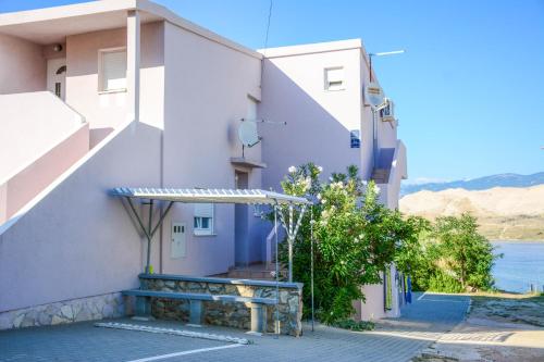 Gallery image of Apartmani prvi red do mora in Pag