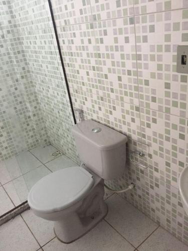 a bathroom with a toilet and a sink at Casa de praia P Grande in Fundão