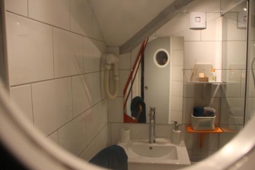 a bathroom with a sink and a mirror at Le Ch'tipanier in Morcenx