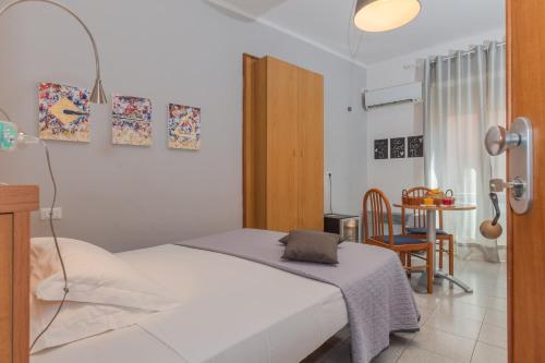 Postel nebo postele na pokoji v ubytování Hotel Viterbo Inn