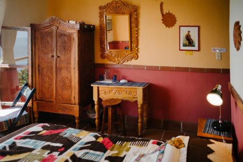 a bedroom with a bed and a sink and a mirror at Hotel La Casa del Mundo in Jaibalito