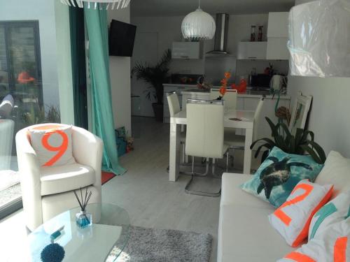 Kuchyň nebo kuchyňský kout v ubytování La Palmeraie