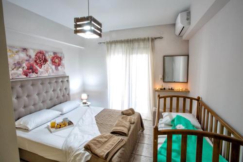 מיטה או מיטות בחדר ב-Holiday House Ioanna