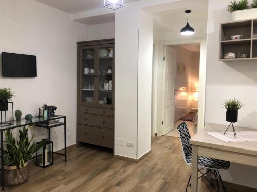 a living room with a table and a dining room at Attico Da Rosa con vista spettacolare a 360 gradi in Caltagirone