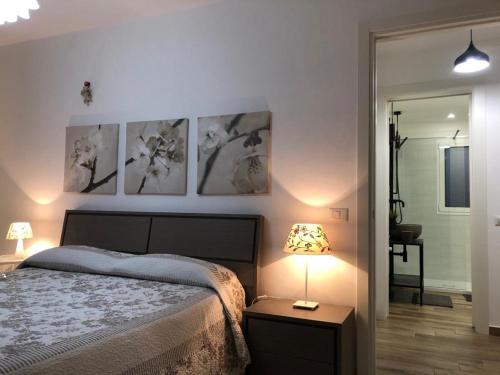 a bedroom with a bed and a table with a lamp at Attico Da Rosa con vista spettacolare a 360 gradi in Caltagirone