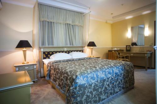 Giường trong phòng chung tại Отель Фараон