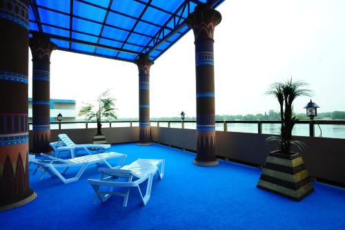 a balcony with chairs and tables on a cruise ship at Отель Фараон in Kyiv