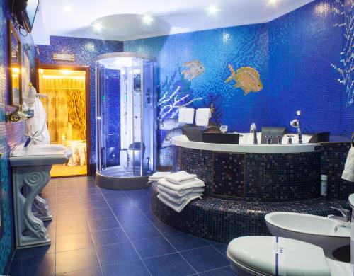 Vonios kambarys apgyvendinimo įstaigoje Отель Фараон