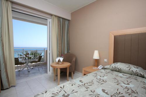 Un pat sau paturi într-o cameră la Zakantha Beach