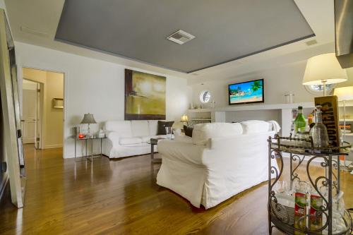 A Touch of Cape Cod in West Hollywood photo 10