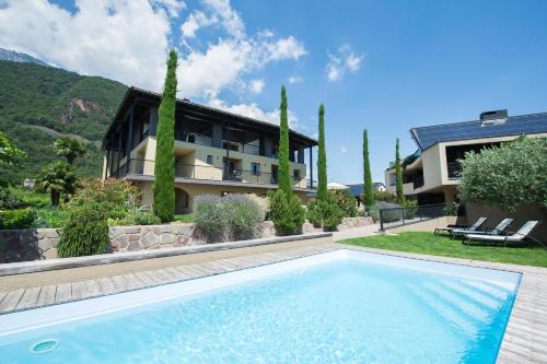 a swimming pool in front of a house at Biobauernhof St. Quirinus in Caldaro