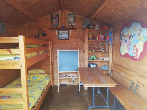 Palanda nebo palandy na pokoji v ubytování Holiday Home Cardona