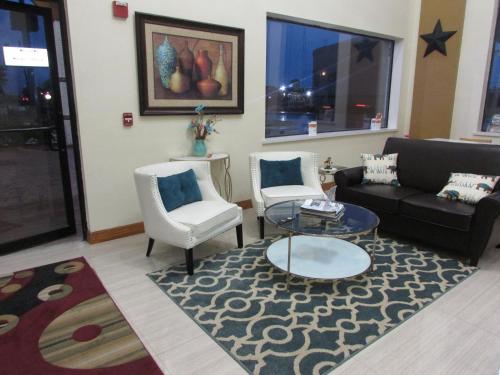 a living room with a couch and a table and chairs at Rodeway Inn & Suites in Humble