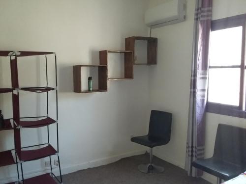 Φωτογραφία από το άλμπουμ του LOGEMENT DE 2 SYMPATIQUES PIECES σε Ouakam
