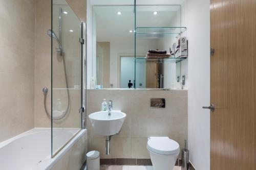 Ванная комната в East Croydon Apartments - Just 3 mins walk to East Croydon station