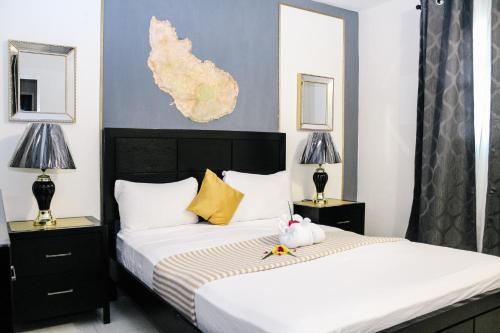 Postel nebo postele na pokoji v ubytování Palm Spring Inn
