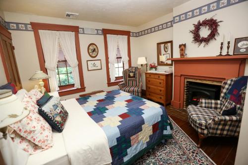 Giường trong phòng chung tại Watson Estate BnB & Deer Creek Winery