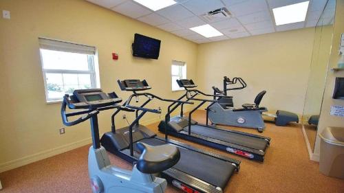 Fitness centrum a/nebo fitness zařízení v ubytování Honu Hideaway at Ocean Walk Resort