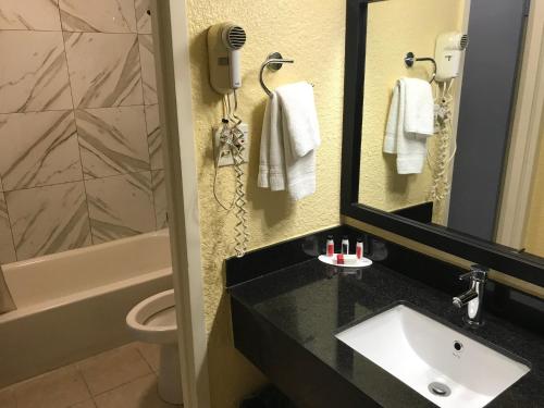 Gallery image of Days Inn by Wyndham Salem, Illinois in Salem