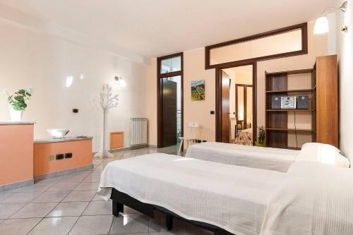 a hospital room with two beds and a mirror at La Casetta in Centro in Anagni