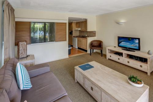 Μια τηλεόραση ή/και κέντρο ψυχαγωγίας στο On The Beach Apartments