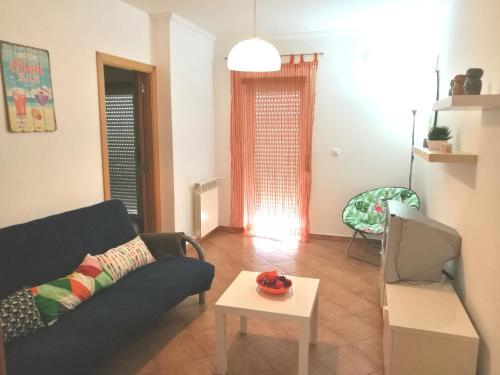 a living room with a couch and a table at São Martinho do Porto in São Martinho do Porto