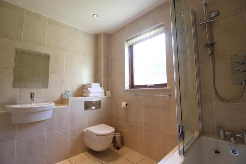 A bathroom at Seabank Lodge