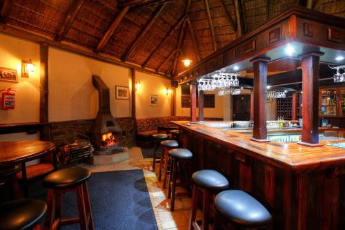 El salón o zona de bar de Hogsback Arminel Hotel