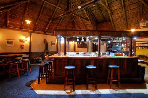 El salón o zona de bar de Hogsback Arminel Hotel
