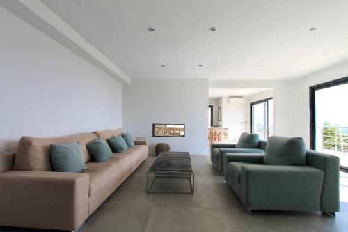 a living room with a couch and two chairs at Villa Wivine in Moraira