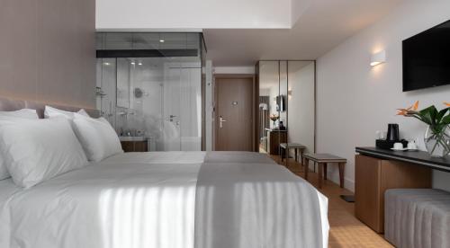 Postel nebo postele na pokoji v ubytování Elia Ermou Athens Hotel
