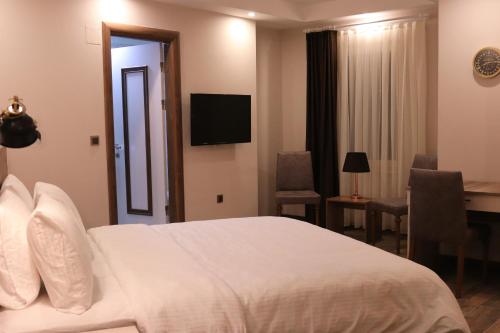 Tempat tidur dalam kamar di Yankı Hotel