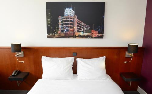 Кровать или кровати в номере Amrâth Hotel Eindhoven