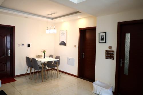 Fotografie z fotogalerie ubytování Sea View Apartment Qingdao North Railway Station Branch v destinaci Xiazangtuan