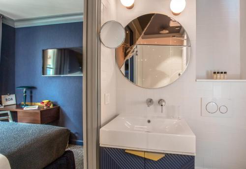a bathroom with a sink and a mirror at Bob Hotel in Paris
