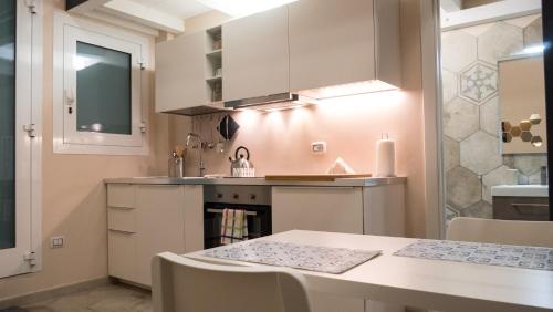 ครัวหรือมุมครัวของ San Nicola Studio Apartments - Barivecchia