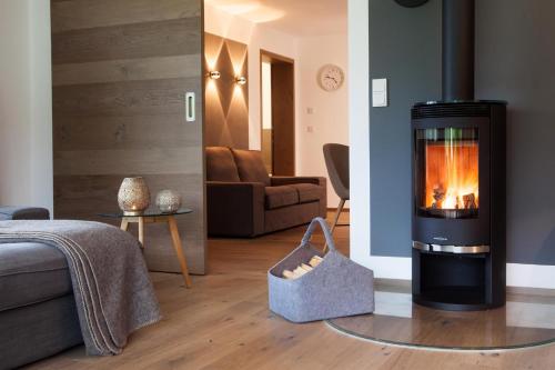 a living room with a fireplace in a room at Fügenschuh's Ferienwohnungen in Bad Hindelang