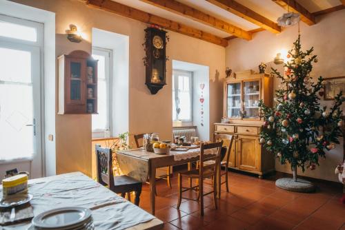 a kitchen with a table and a christmas tree at B&B Pedelmont in Mezzocorona