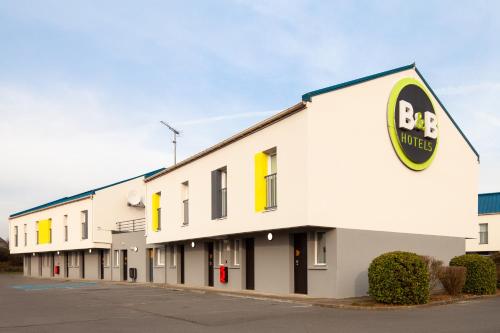 a building with a bbb sign on the side of it at B&B HOTEL Saint-Witz in Saint-Witz