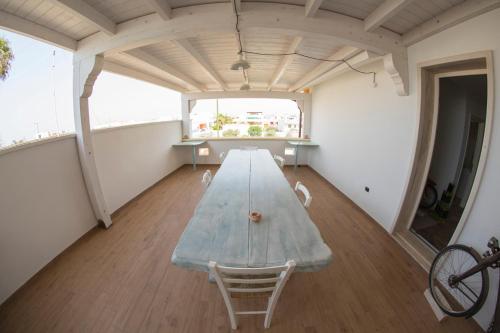 a room with a blue table and chairs in it at Blue And Blue City in Ugento