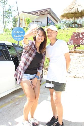 Επισκέπτες που μένουν στο Baan Mai Hom Resort Suan Phueng