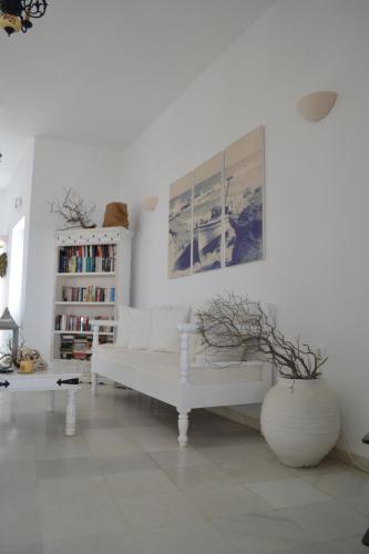 Gallery image of Artemis Hotel in Antiparos Town